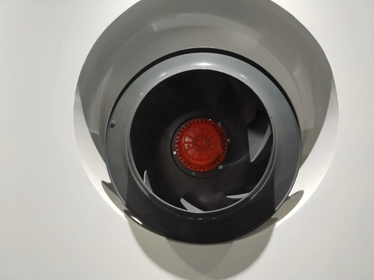 0.22kW IP54 Kipas Sentrifugal Mundur Melengkung 315mm Dengan Cincin Saluran Masuk Panjang